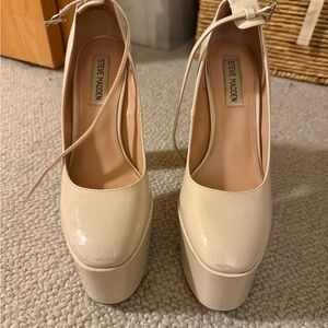 Steve Madden Beige Platform Pumps